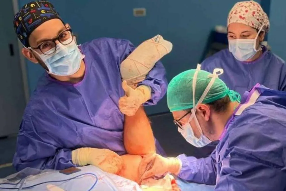 El Hospital IMED Valencia extirpa un tumor  de un kilo a un paciente que exigía una  intervención sin transfusiones de sangre