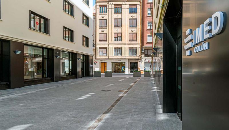 Bulevar interior del hospital IMED Colón